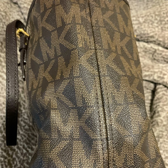 Authentic Michael Kors handbag - Picture 4 of 8